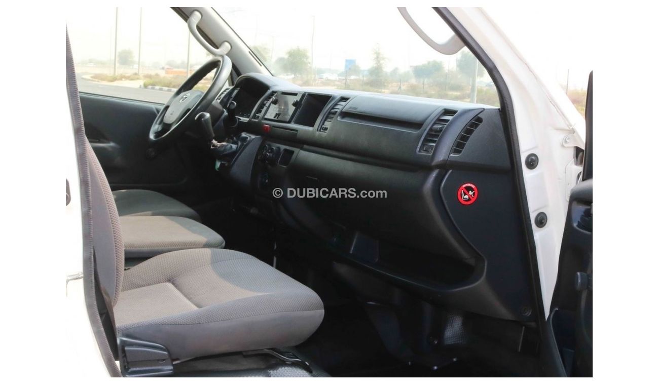 Toyota Hiace 2016 | TOYOTA HIACE MULTIPURPOSE DELIVERY VAN WITH GCC SPECS AND EXCELLENT CONDITION