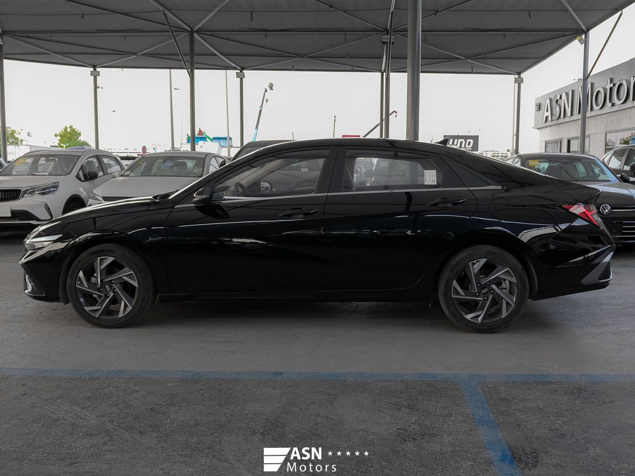 Hyundai Elantra LUX Premium 1.5L 2025 (Export Price)