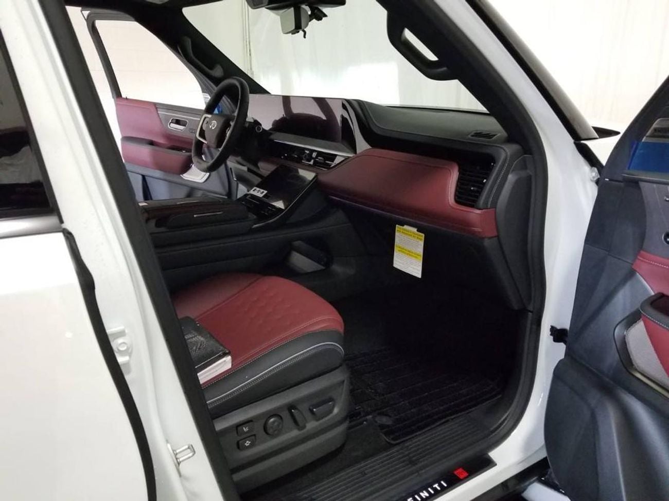 إنفينيتي QX80 AUTOGRAPH CAPTAIN CHAIRS