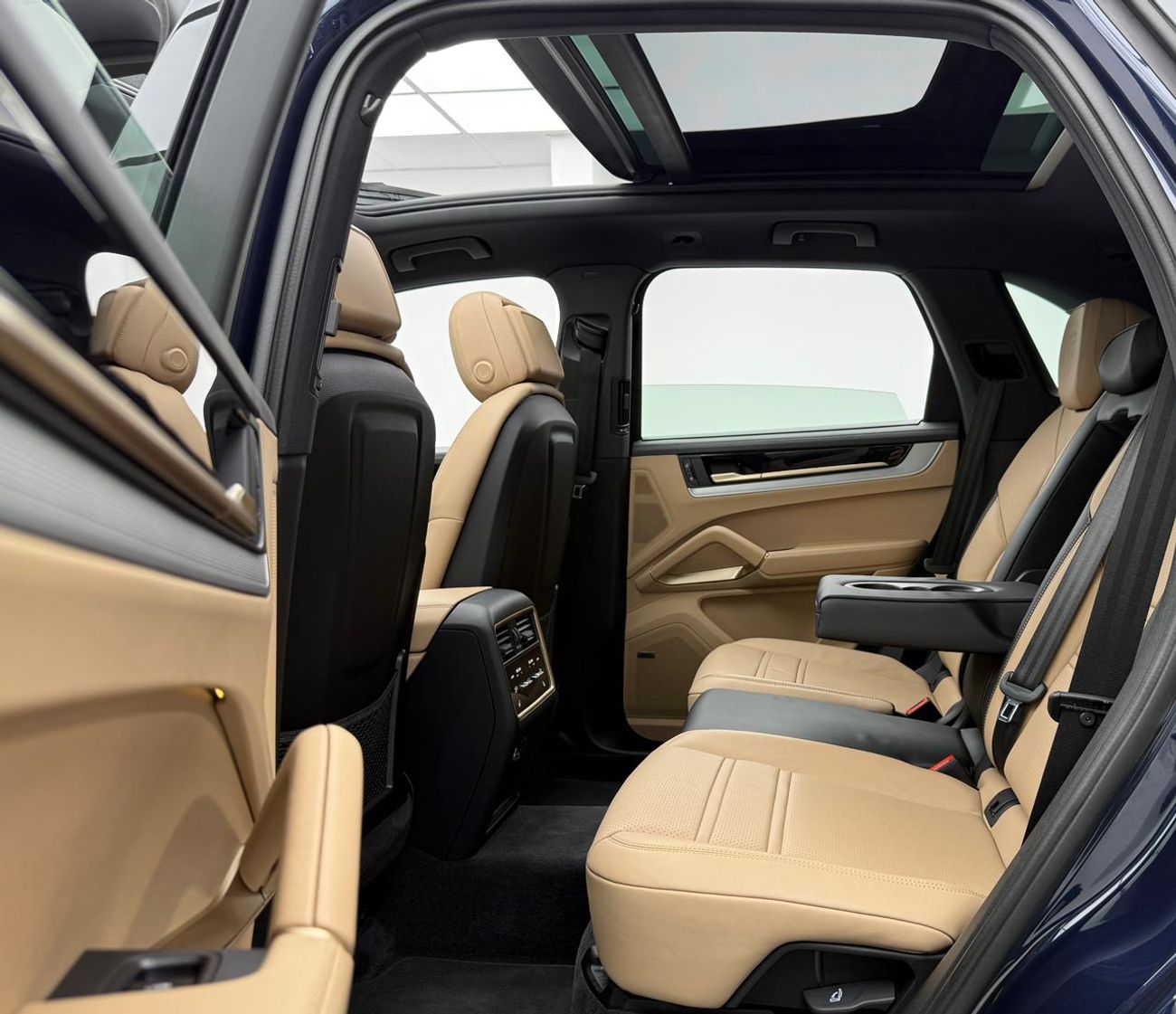 بورش كايان Base 2024 Porsche Cayenne, 2026 Porsche Warranty, Full Service History, Low Km, Excellent Condition,