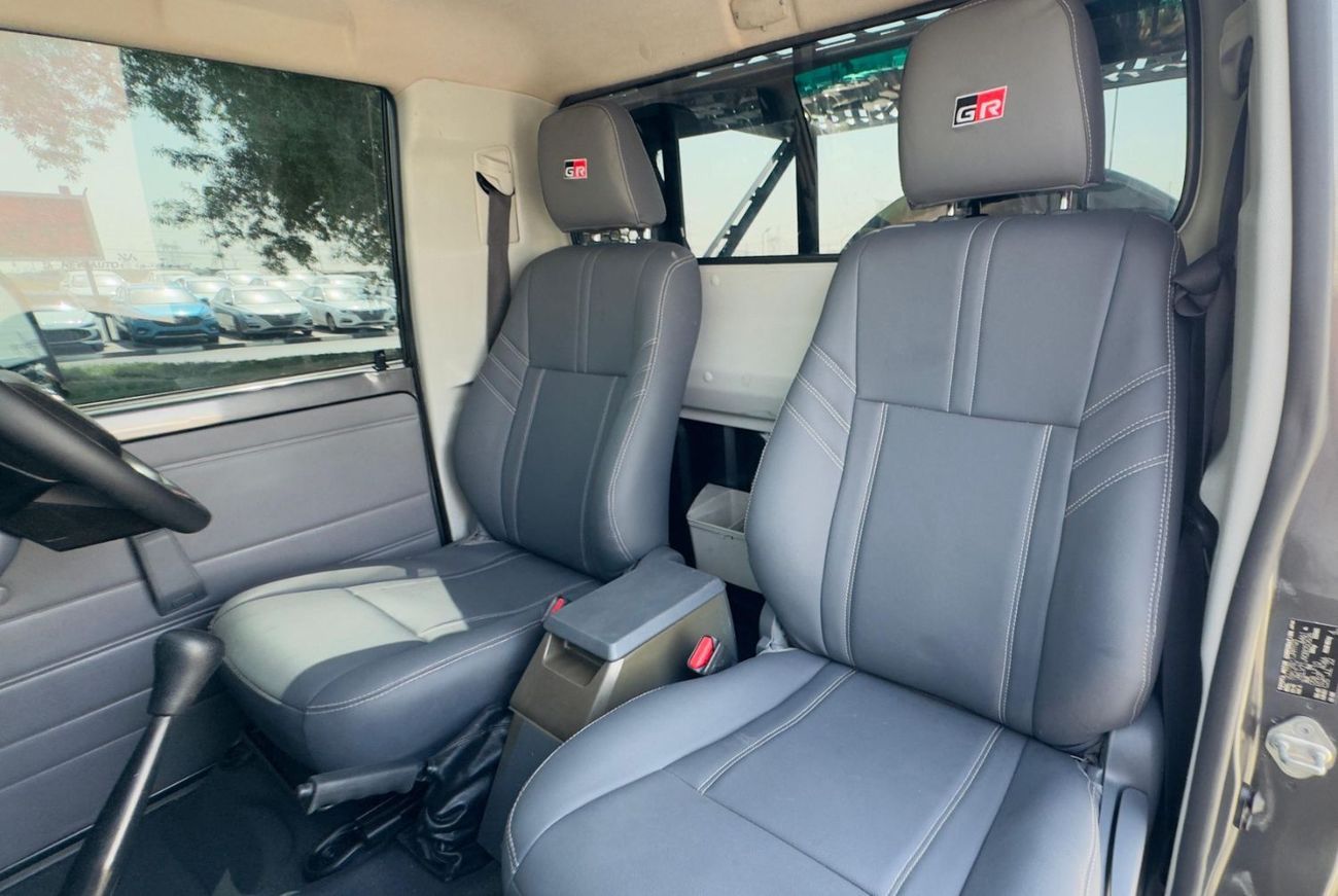 Toyota Land Cruiser Pick Up SINGLE CABIN | MANUAL TRANSMISSION | 4.5L DIESEL ENGINE | BULL BAR | RHD