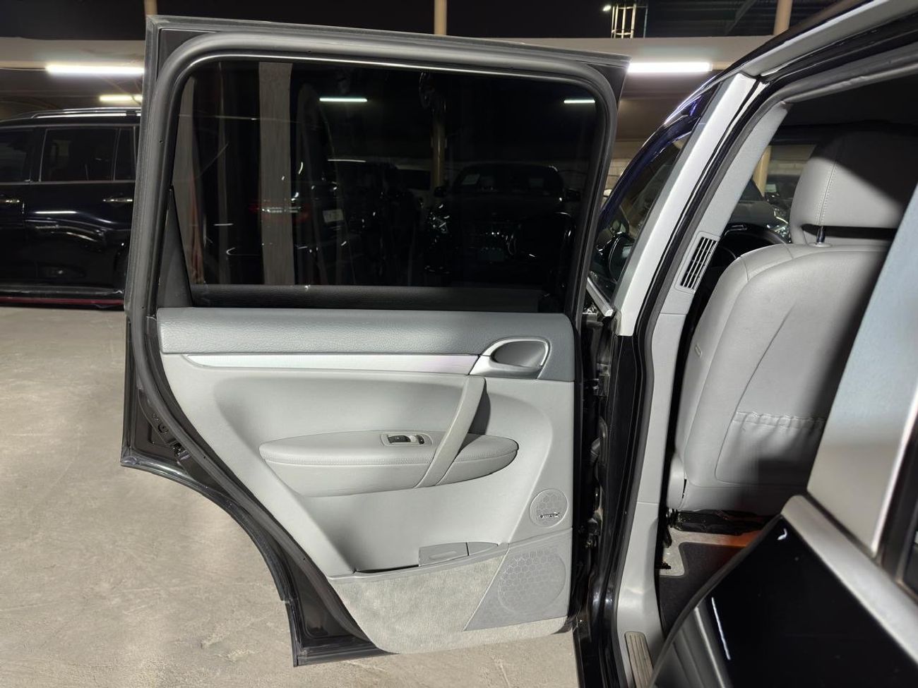 بورش كايان PORSCHE CAYENNE S 2006 | GREY LEATHER INTERIOR | JETT BLACK EXTERIOR | REAR CAMERA