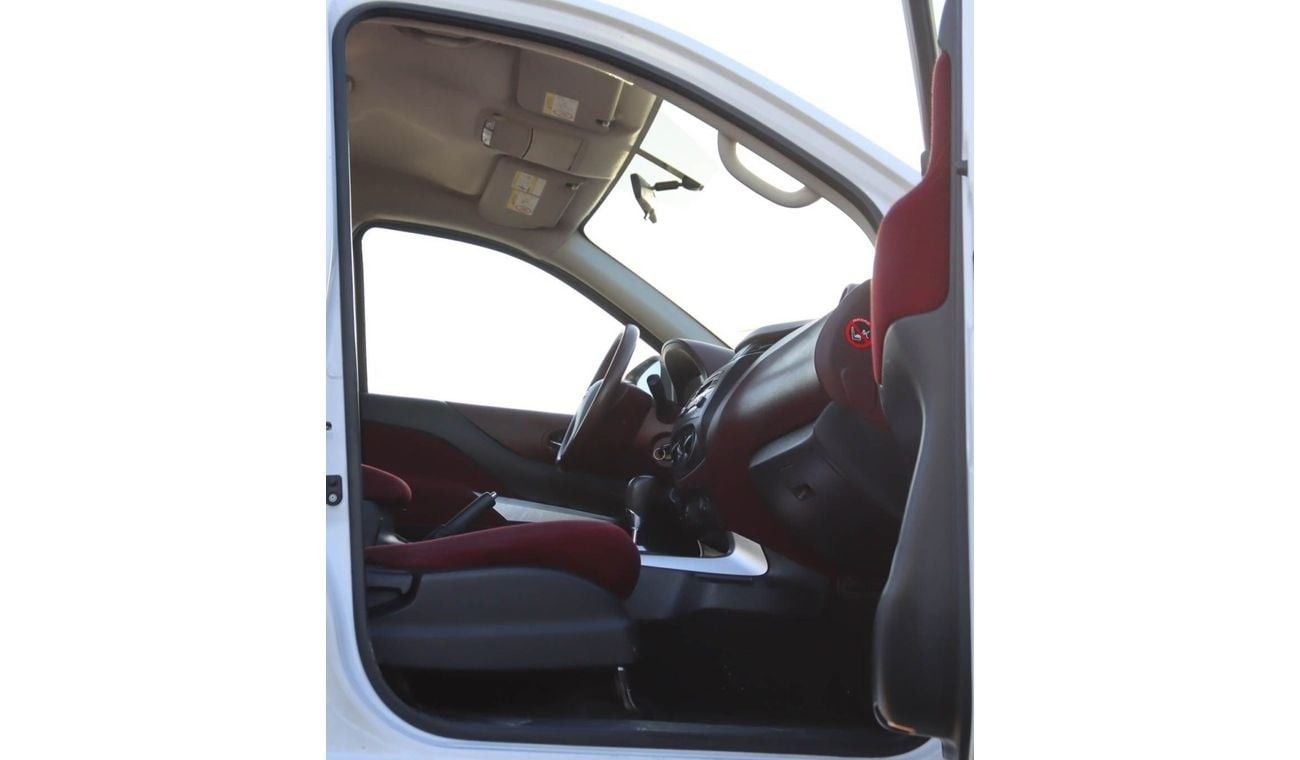 Nissan Navara Std 2.5L 4WD A/T Nissan Navara 4WD 2019 GCC Original Paint accident-free in excellent condition 1175