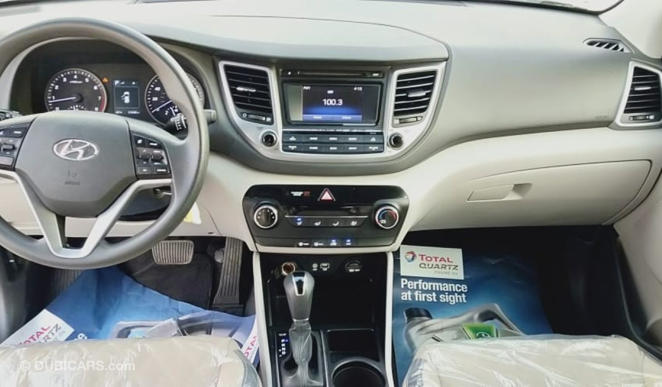 Hyundai Tucson SE - Very Clean Car