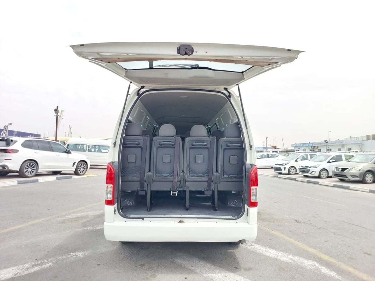 Toyota Hiace TOYOTA HIACE COMMUTER VAN RHD 2015 MODEL 3.0 L DIESEL AUTOMATIC(PM15106)