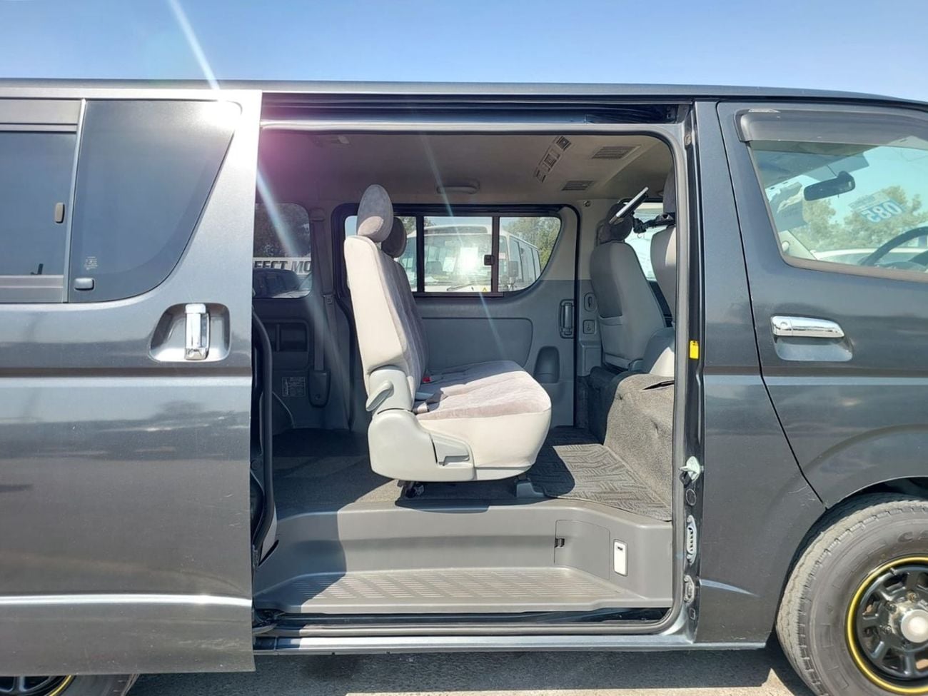 تويوتا هاياس (RAMADAN OFFER) TOYOTA HIACE VAN RHD 2005 MODEL 2.0 L PETROL AUTOMATIC(PM26783)