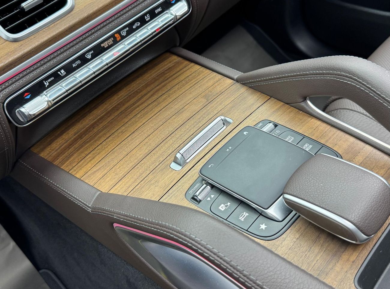 مرسيدس بنز GLE 450 4MATIC 2023 Mercedes Benz GLE450 AMG 4MATIC, 2028 MB Warranty, 2027 MB Service Pack, Very Low Km, GC