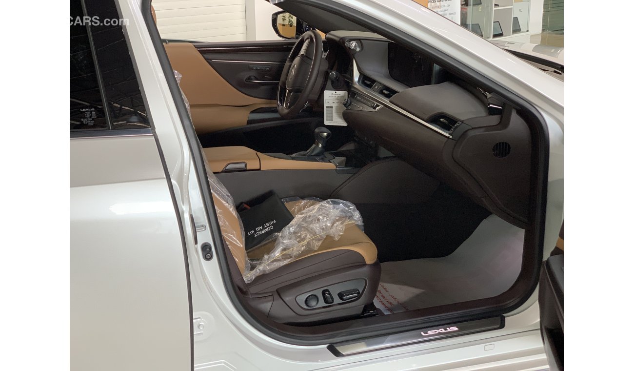 لكزس ES 350 3.5 L With Warranty & VAT MY2019 Panoramic & Radar