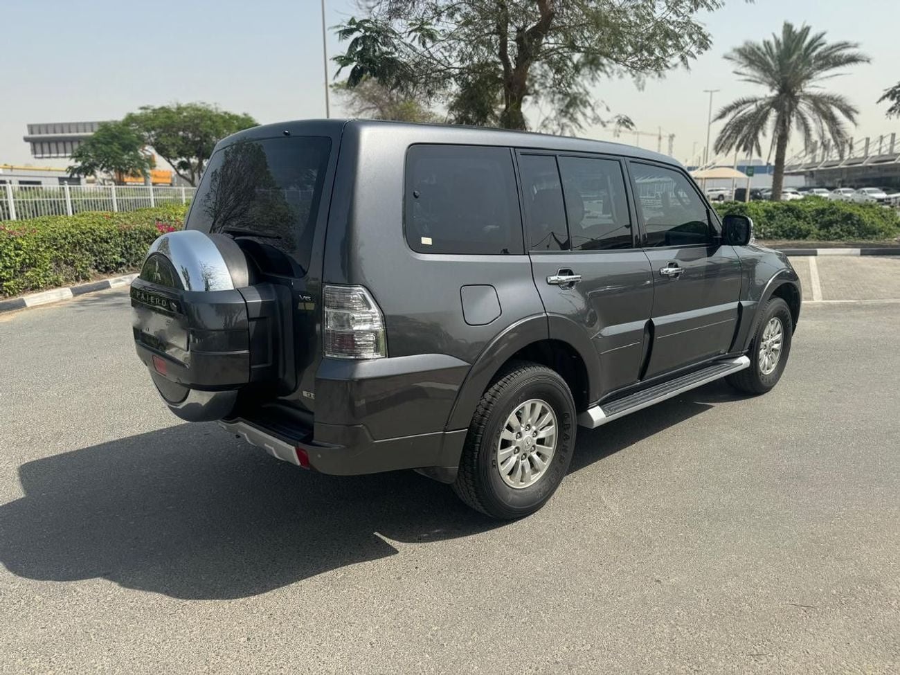 Mitsubishi Pajero GLS Mid 3.5L (189 HP) (5 Seater)