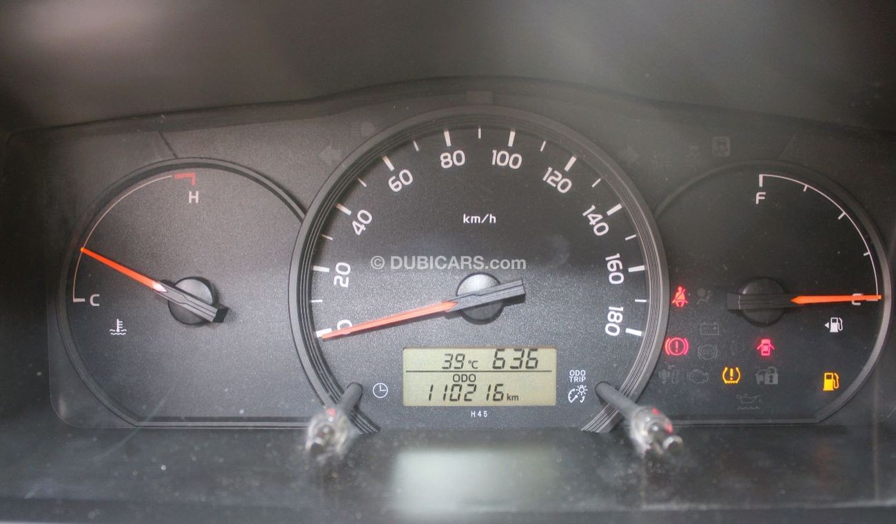 Toyota Hiace GL - High Roof LWB Toyota haice 2017 GCC white excellent condition without accident