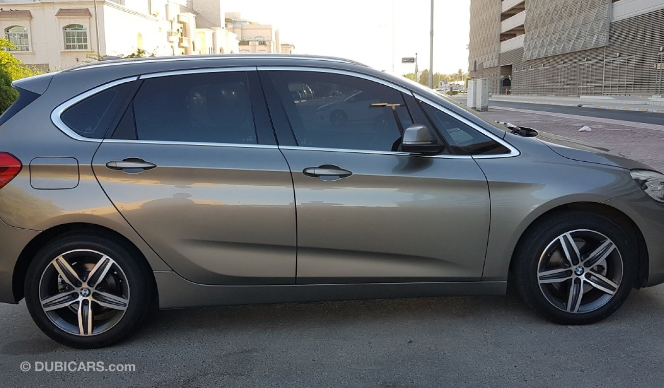 بي أم دبليو 218 Active Tourer