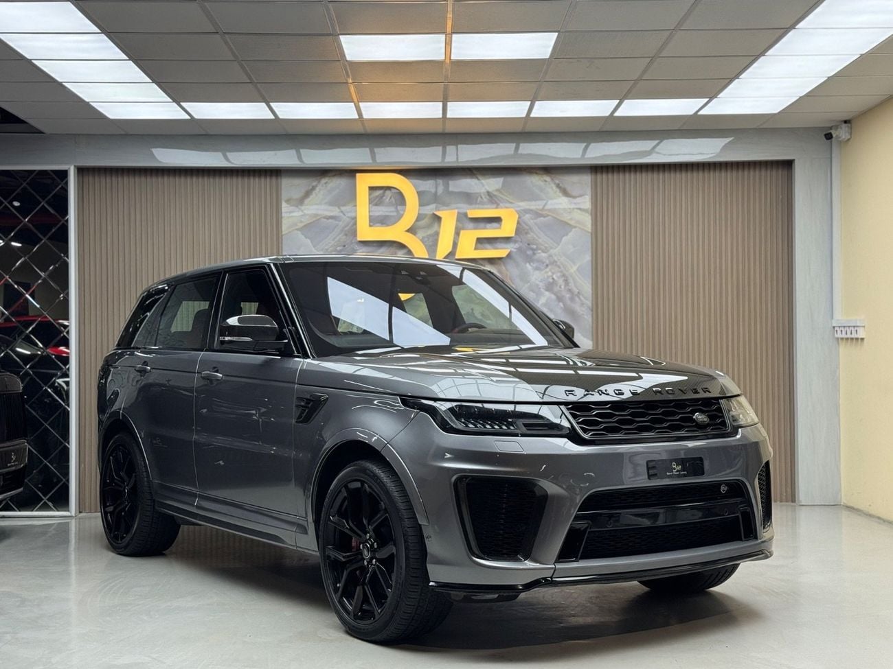 Land Rover Range Rover Sport SVR 5.0L (575 HP) AWD