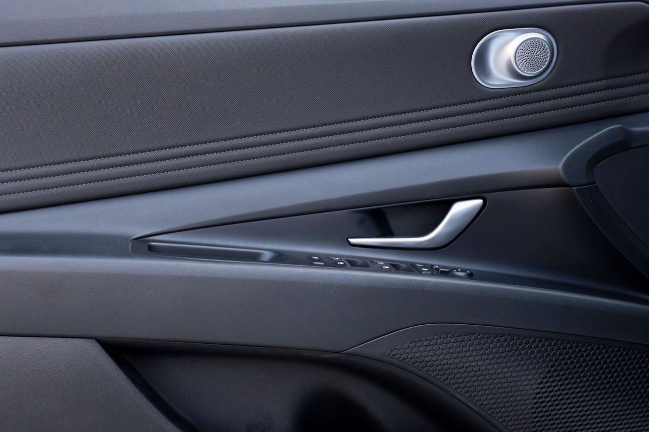 Hyundai Elantra Hyundai Elantra Comfort 2023 GCC under Agency Warranty with Flexible Down-Payment/ Flood Free.