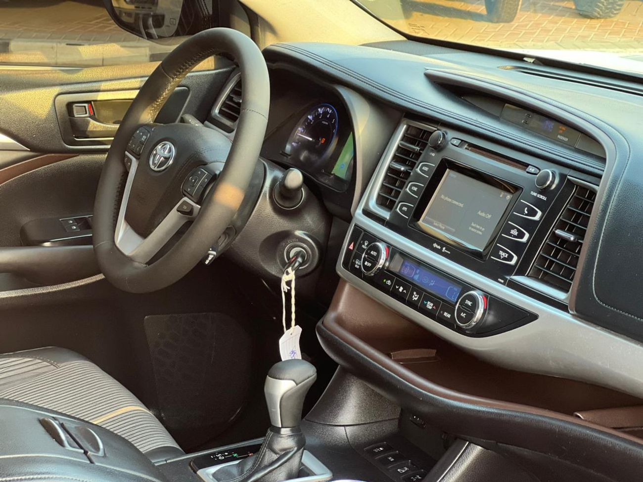 Toyota Highlander 2015Toyota Highlander  -3.5L-V6 -AWD 4x4 - Rear CAM -Automatic seat -trunk Automatic-