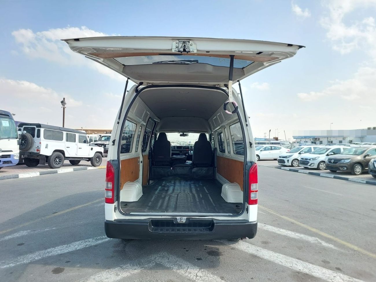 تويوتا هاياس TOYOTA HIACE VAN RHD 2015 MODEL 3.0 L DIESEL AUTOMATIC(PM15731)