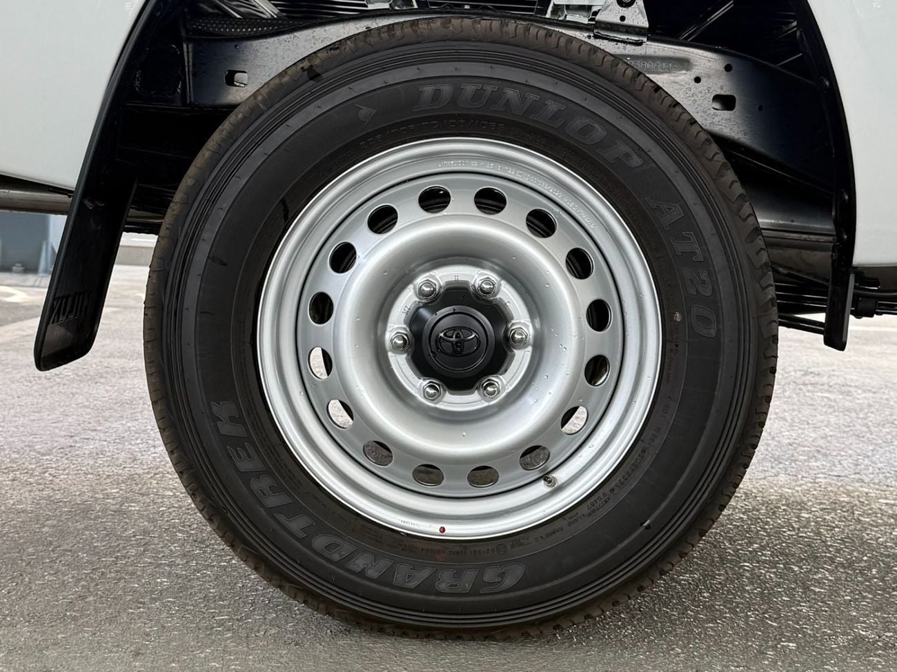 Toyota Hilux 2026 TOYOTA HILUX 2.7 SINGLE CABIN 4X4 **EXPORT ONLY**التصدير فقط خارج الخليج**