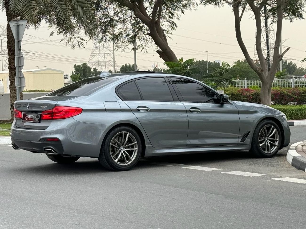 بي أم دبليو 520i GREAT OFFER BMW 520i M KIT 2018 GCC FULL OPTIONS