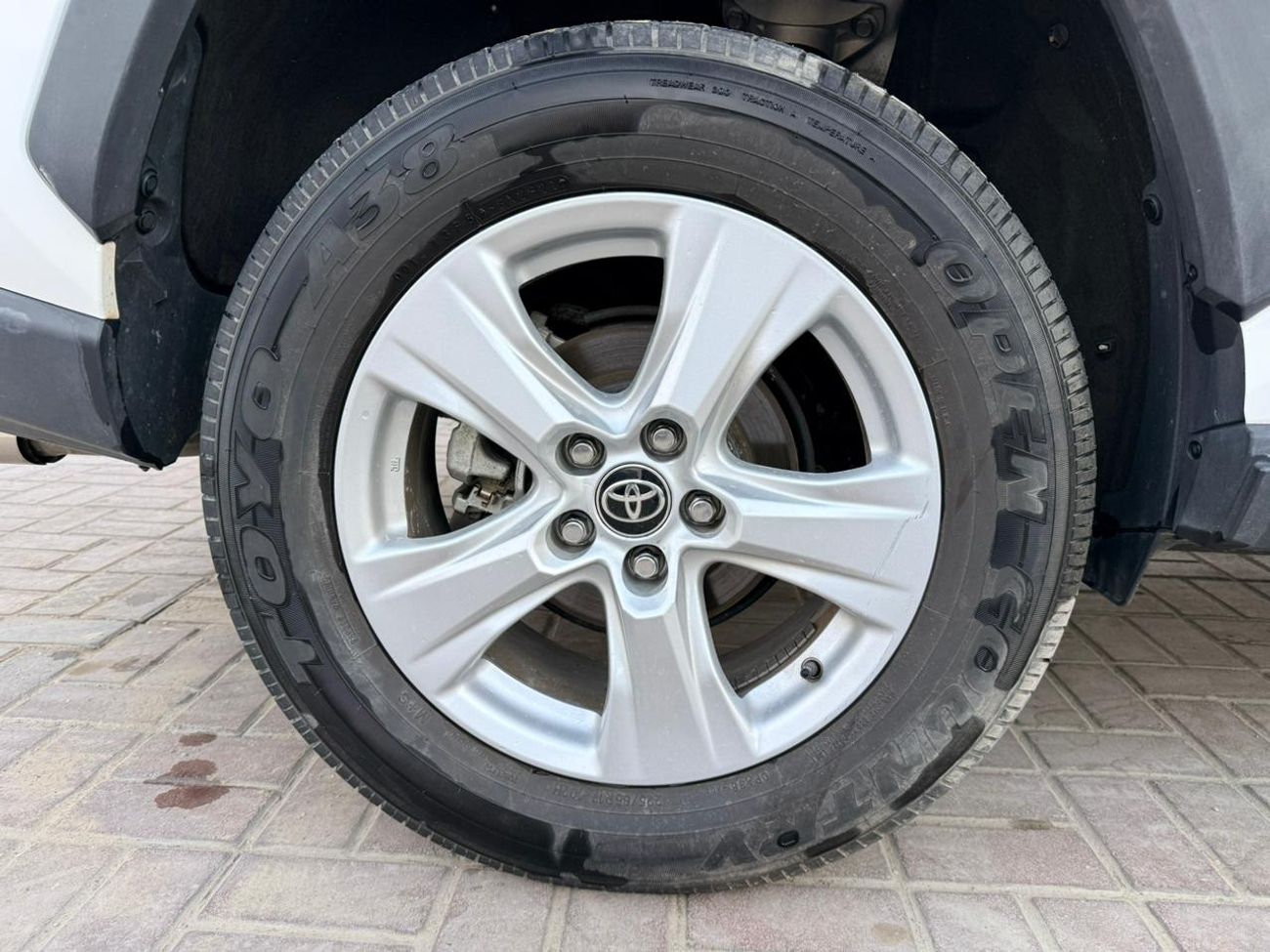 Toyota RAV4 XLE 2.5L 2021 Rav4 XLE AWD + 4x4 + ( low miles 19751 only ) Push Start + Sunroof + 2.5L Full option