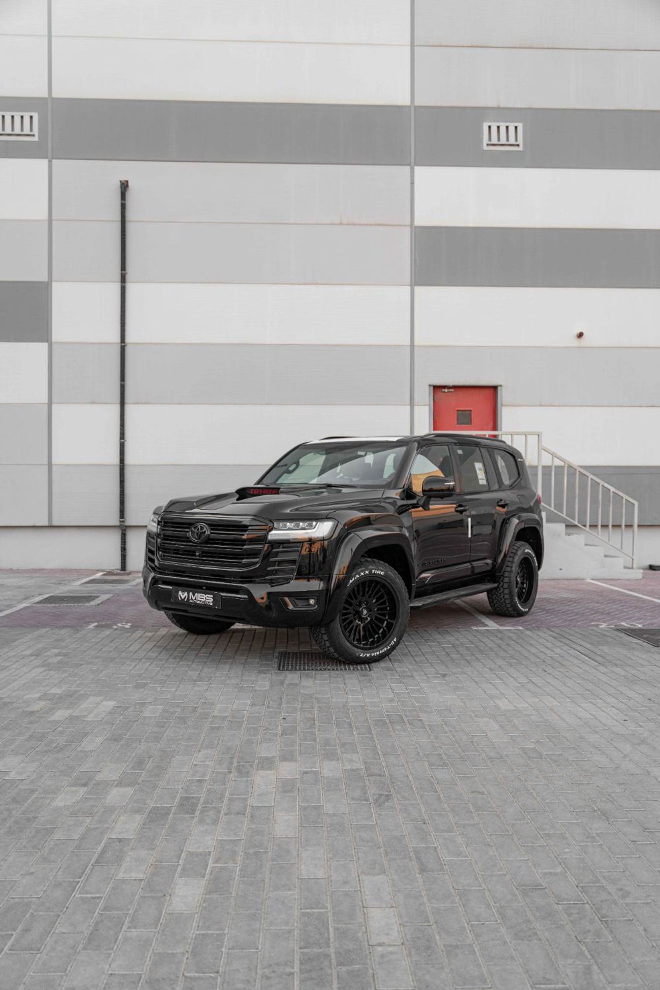 تويوتا لاند كروزر GXR 4.0 لتر بنزين A/T إصدار الطرق الوعرة مع MBS AUTOBIOGRAPHY VIP 4 مقاعد