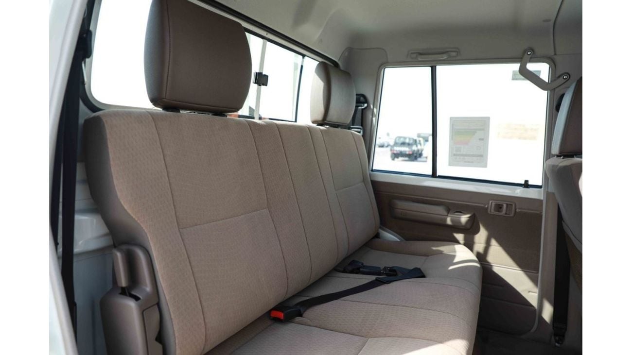 تويوتا لاند كروزر بيك آب 2024 Toyota LC79 4X4 Double Cab 4.5 V8 - بيج من الداخل بيج | للتصدير فقط