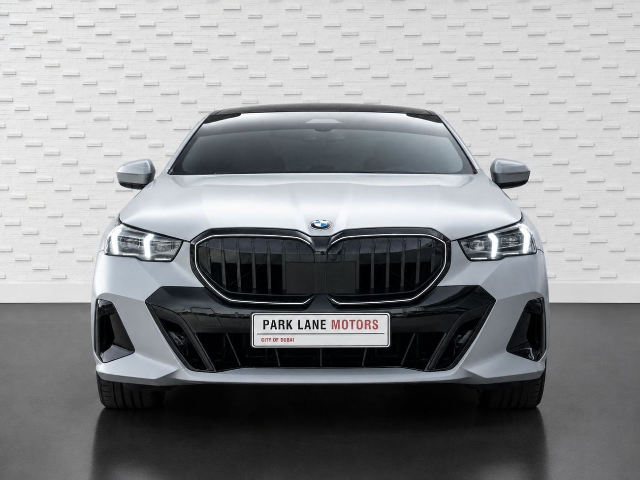 بي أم دبليو 520i 520I M SPORT TITANIUM