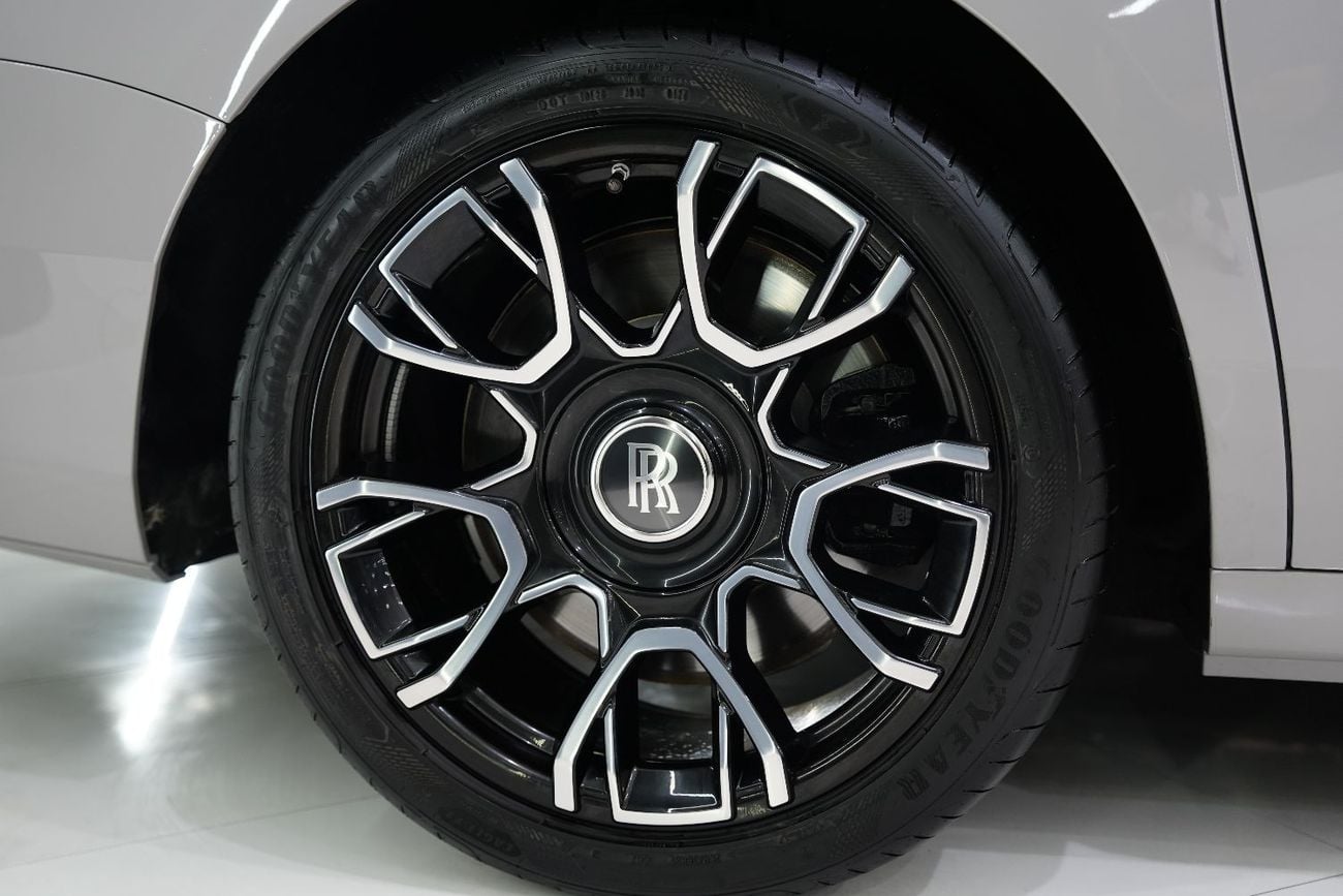 رولز رويس جوست Black Badge, Rear Entertainment, Starlight, Dealer Warr + Serv!!