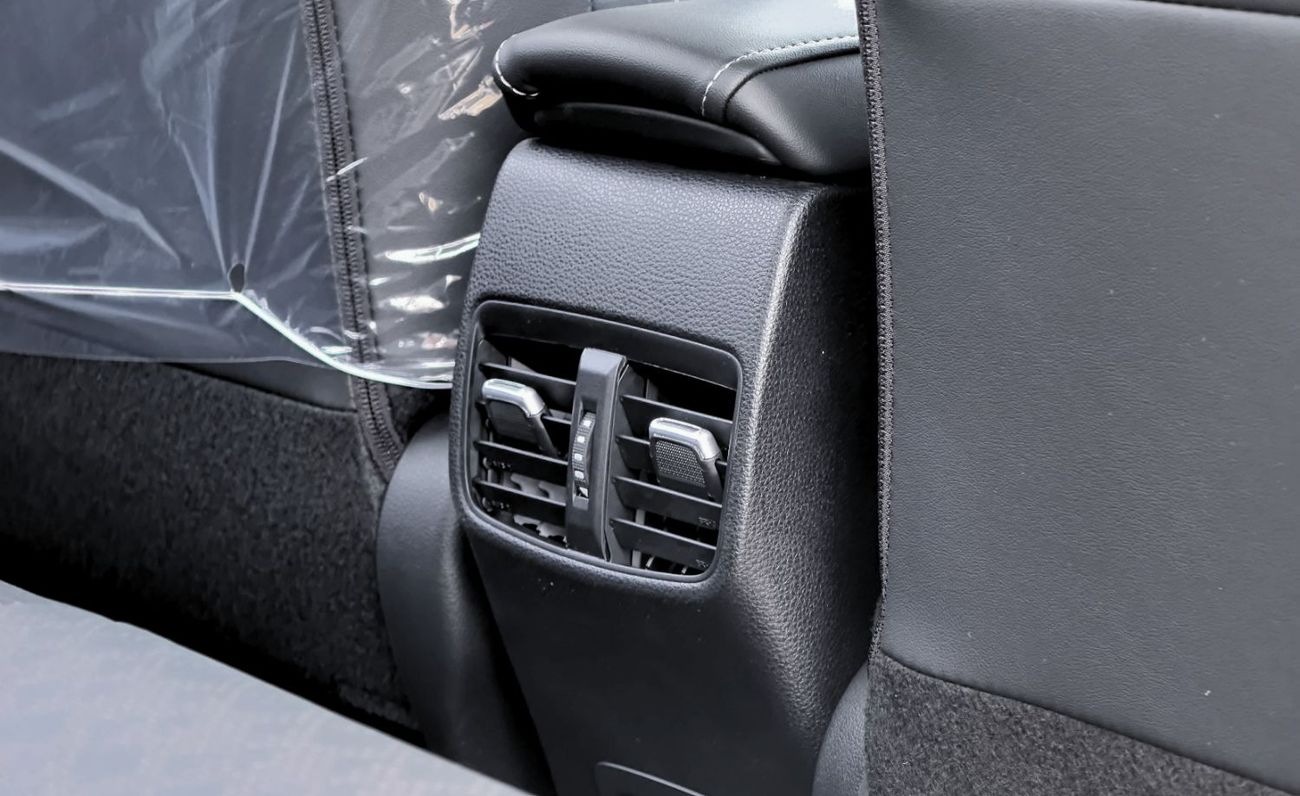 تويوتا كورولا TOYOTA COROLLA 1.8L HYBRID ELITE FULL OPTION (CHINESE SPEC)