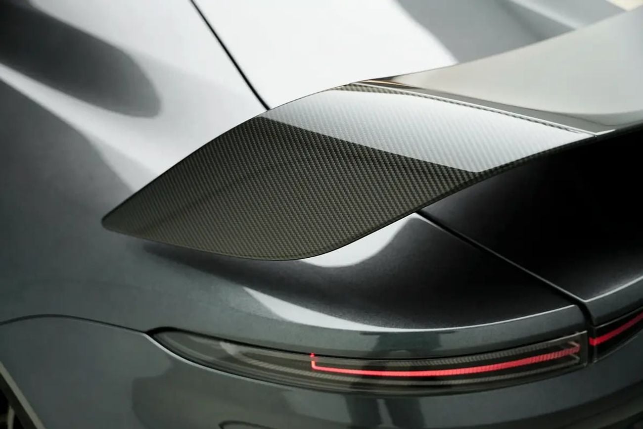 Aston Martin Vantage V12 6.0L V12