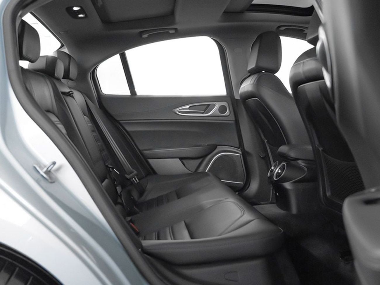 ألفا روميو جوليا Veloce 2.0L RWD