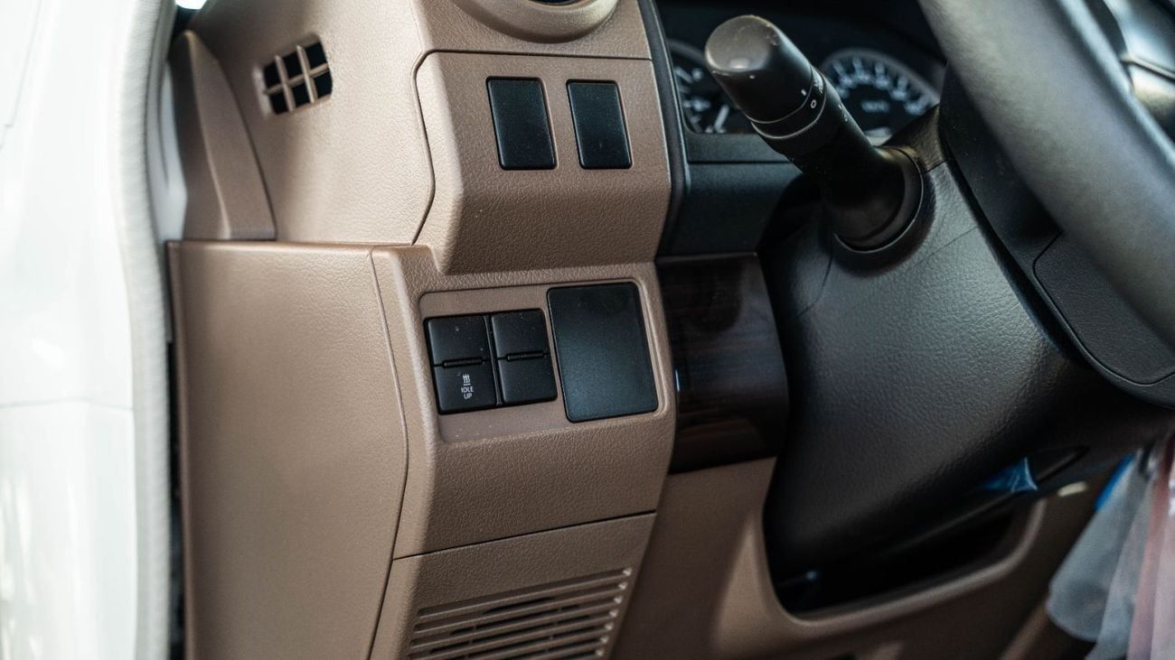 Toyota Land Cruiser Pick Up Lc 79 | 2.8 Diesel | v4 | MT | 2025 | Export Only