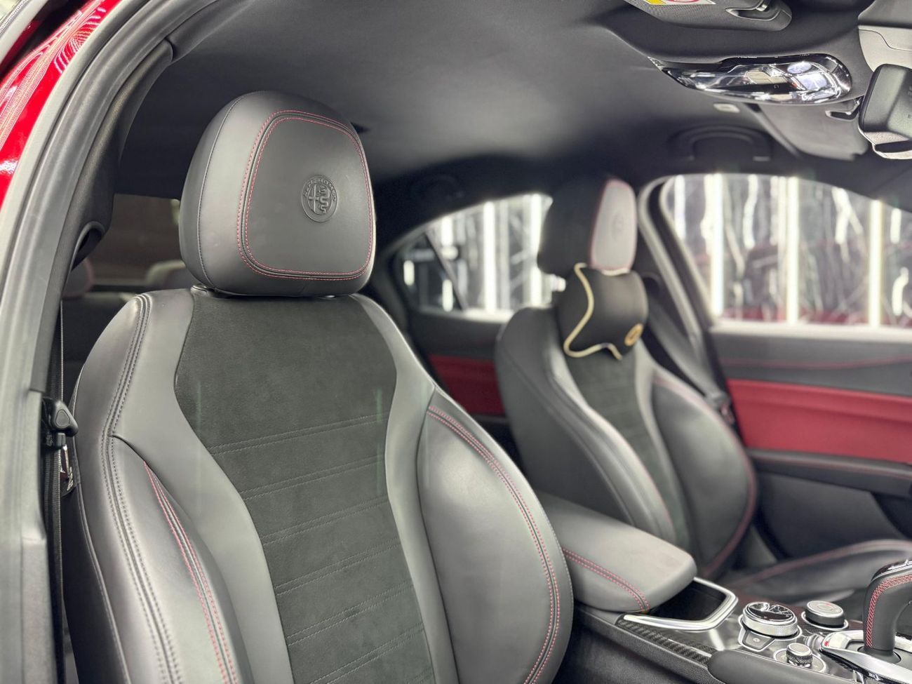 Alfa Romeo Giulia Quadrifoglio Carbon 2.9L 2021 Alfa Romeo Giulia, Nov 2027 Alfa Romeo Warranty + Service Pack, Low Km