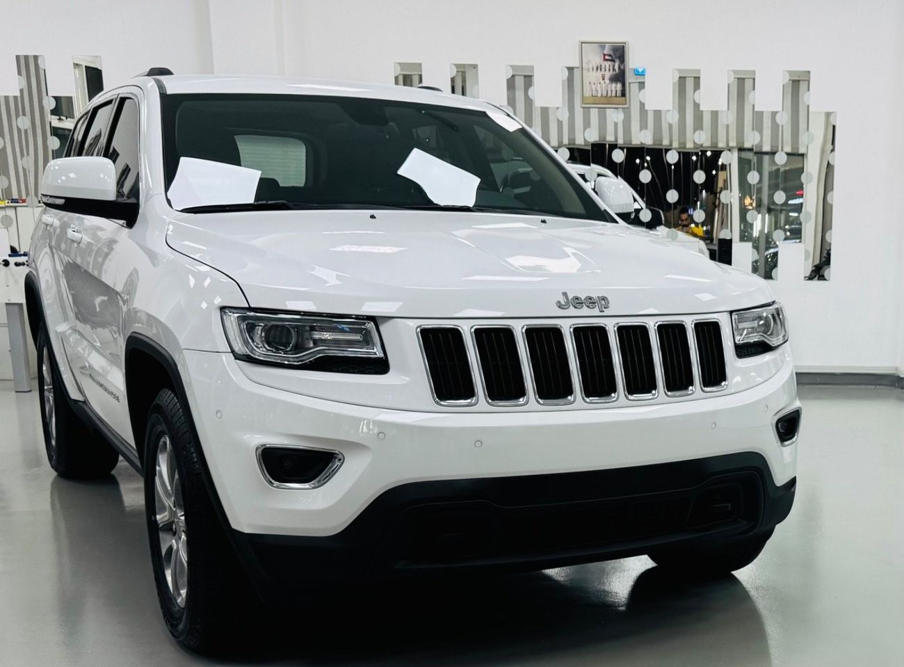 Jeep Grand Cherokee Laredo GCC .. Original paint .. V6 .. Low Milegea .. Perfect Condition .. Perfect Condition .