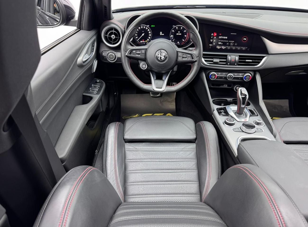 ألفا روميو جوليا 2024 Alfa Romeo Giulia Competizione Q2, 2030 Alfa Romeo Warranty + Service Pack, Very Low Km, GCC