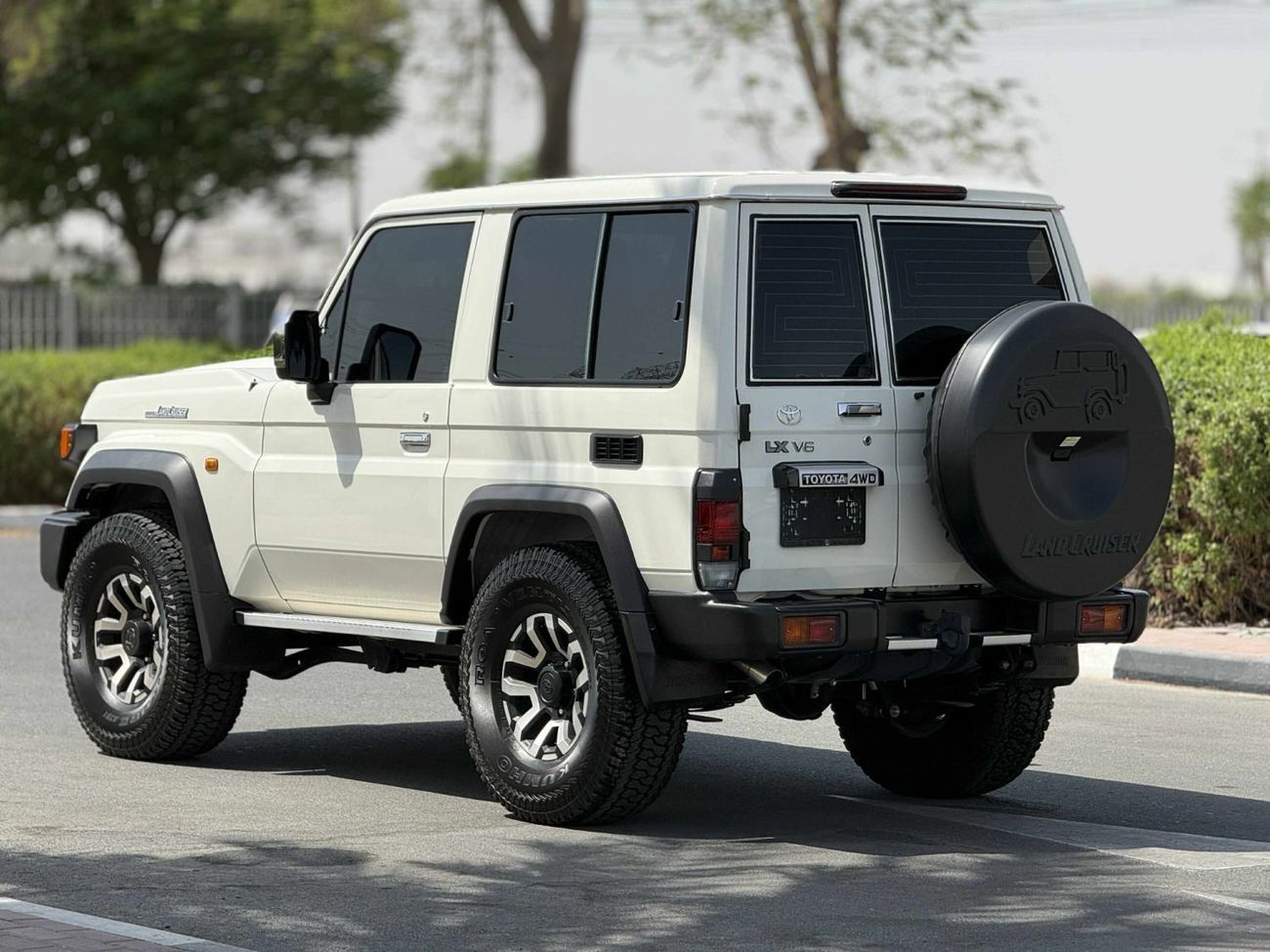 تويوتا لاند كروزر 70 GCC SPEC NEAT AND CLEAN VERY LESS KM