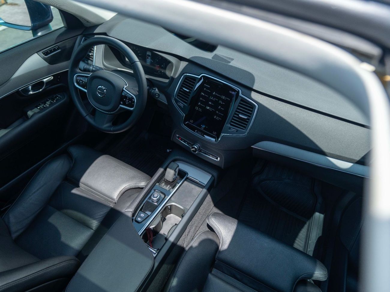 Volvo XC90 AED 2,988 PM • XC90 B5 • ONLY 15,000 KMS • OFFICAL VOLVO WARRANTY AND SERVICE CONTRACT