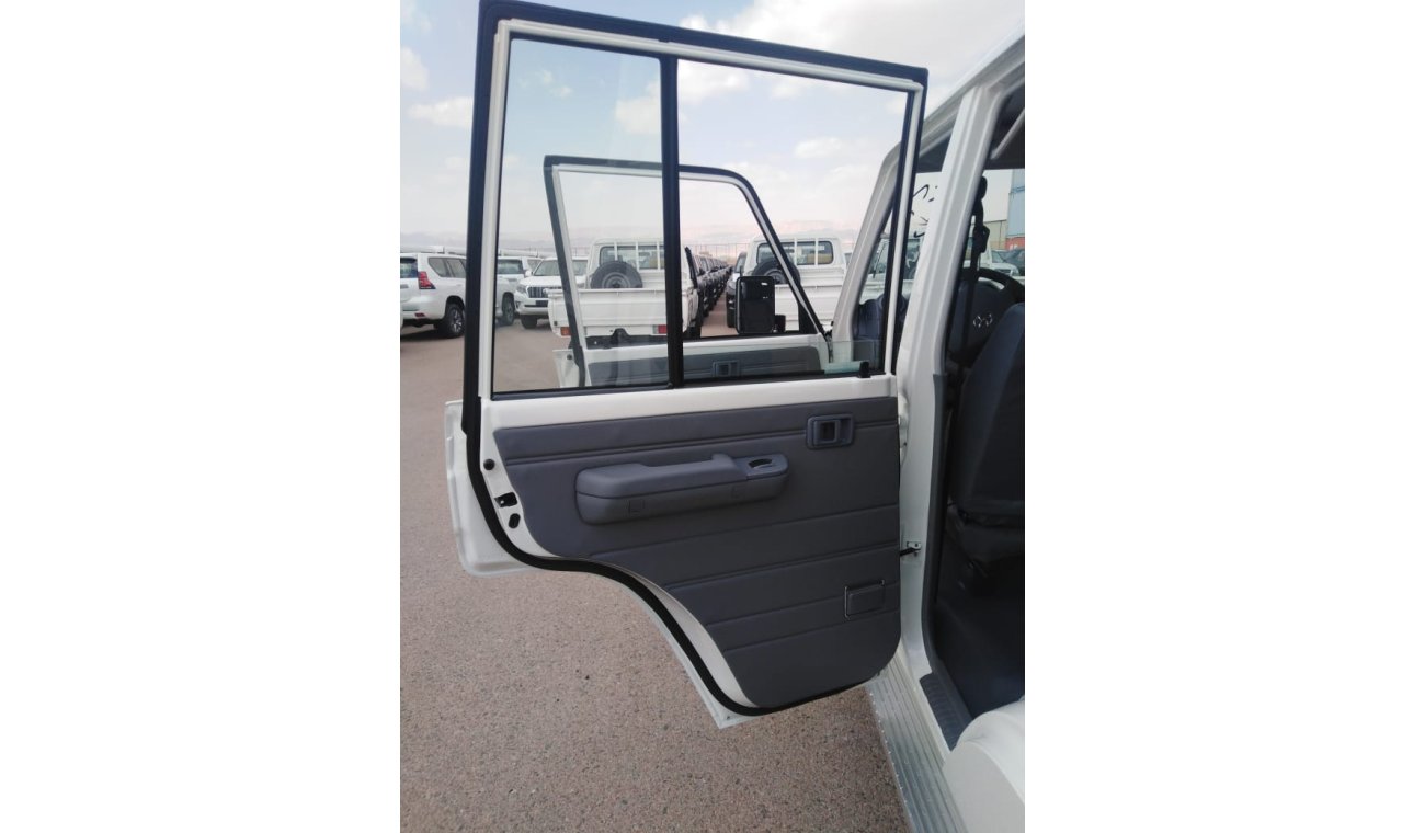 تويوتا لاند كروزر بيك آب Double Cabin V6 DIESEL, Rear Differential, Power windows, Leather seats, Full Option