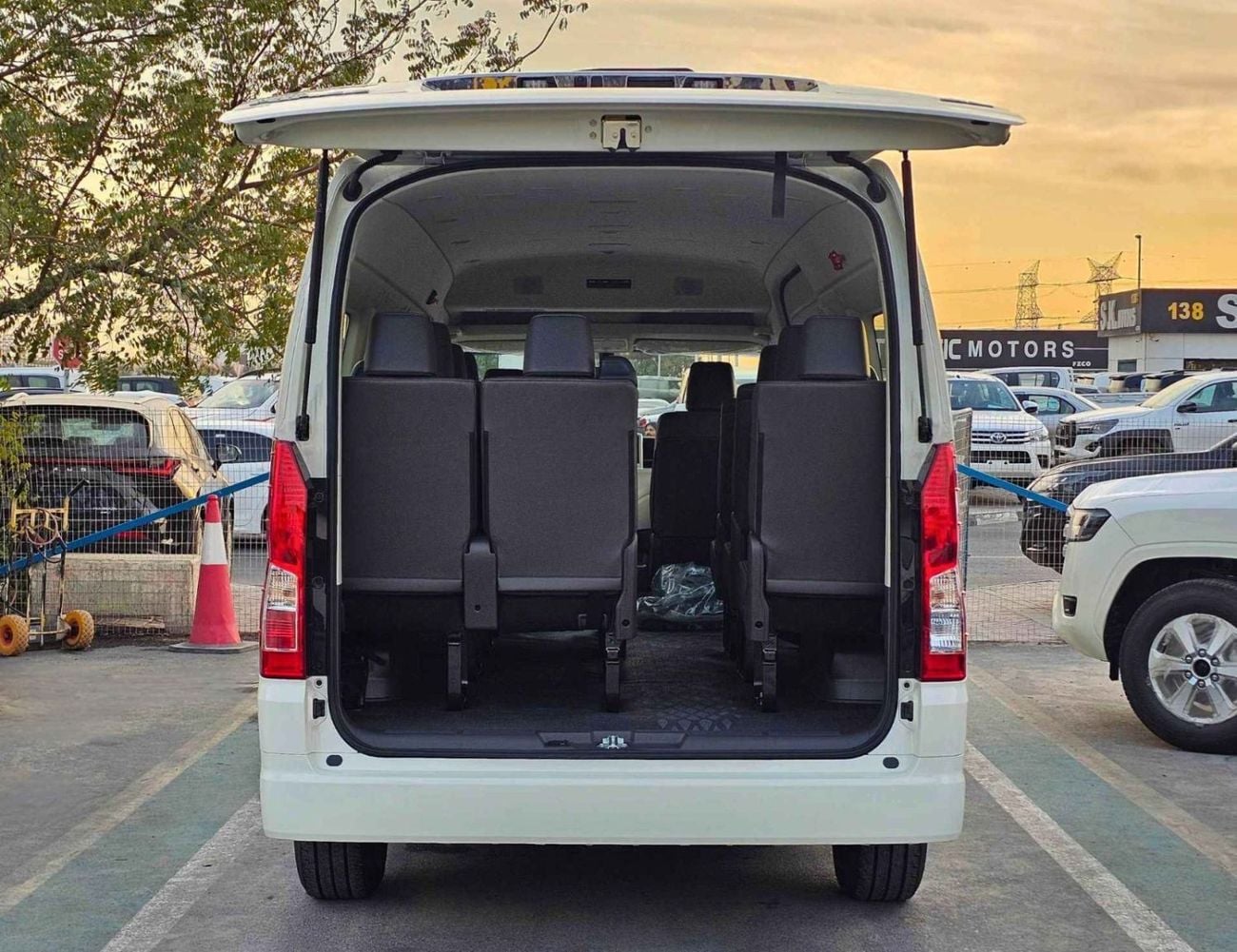 Toyota Hiace GL TOYOTA HIACE HIGHROOF / A/T / 2.8L V4 DIESEL / DVD CAMERA / 13 SEATER (CODE# HRDAGLJ)