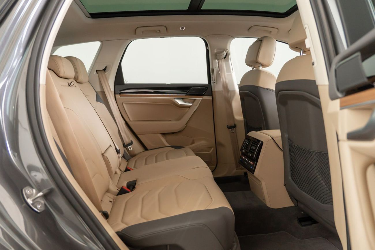 فولكس واجن طوارق 2023 Volkswagen Touareg Atmosphere / Volkswagen Warranty & Service Pack