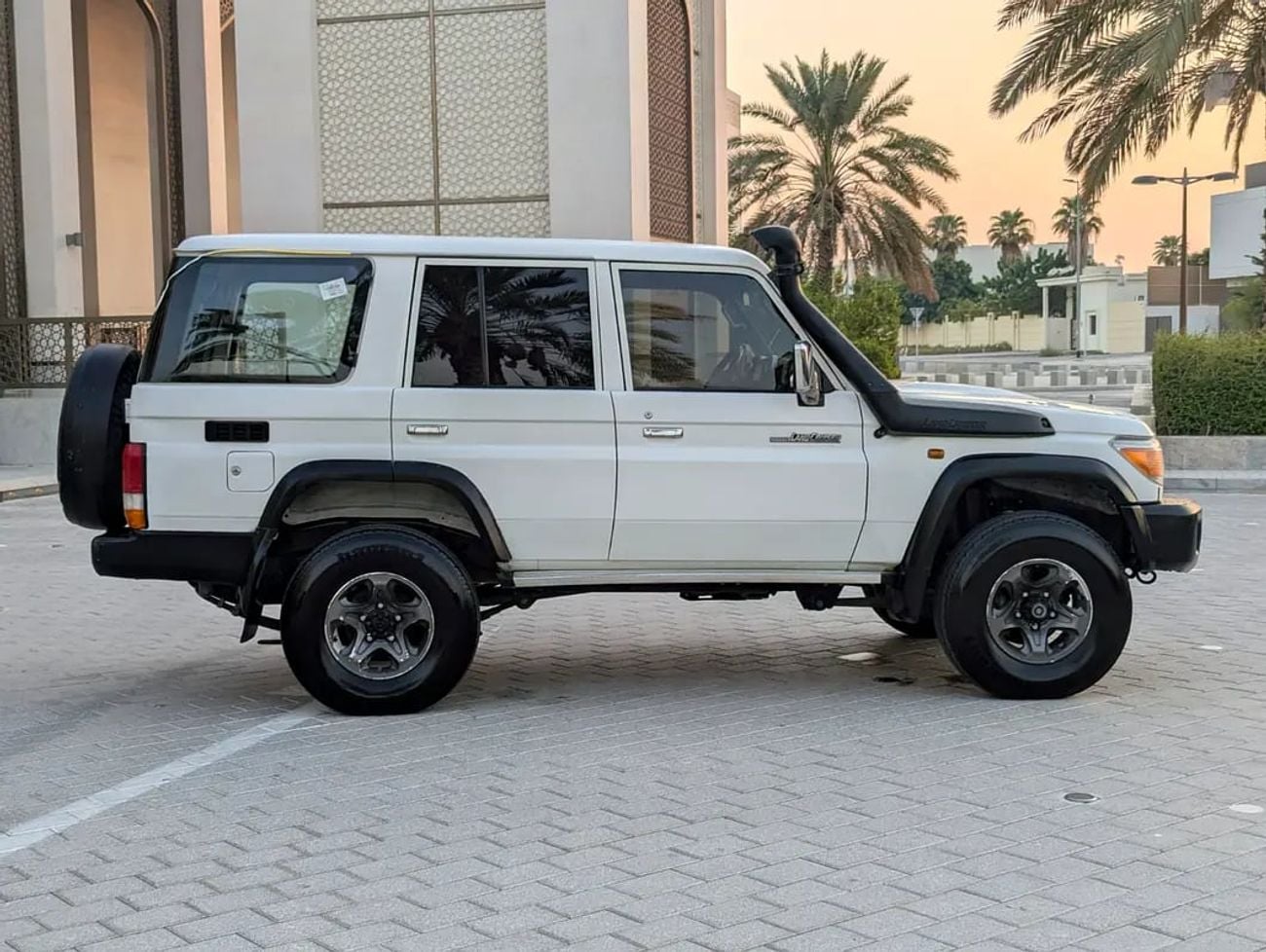 تويوتا لاند كروزر 70 Land Cruiser 76 Series 1VD-FTV 4.5L V8 Turbo-Diesel Excellent Condition