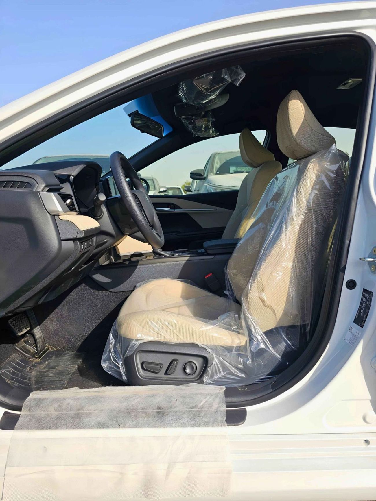 Toyota Camry BASIC / 2.5L PETROL / PUSH START / REAR A/C (CODE # 69064 )