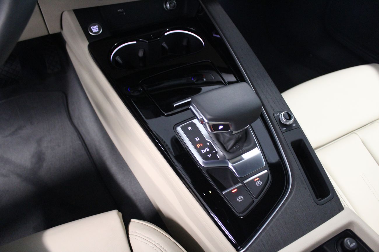 أودي A5 A5 Sportback 40 TFSI 190hp Black Edition (Ref#5775)