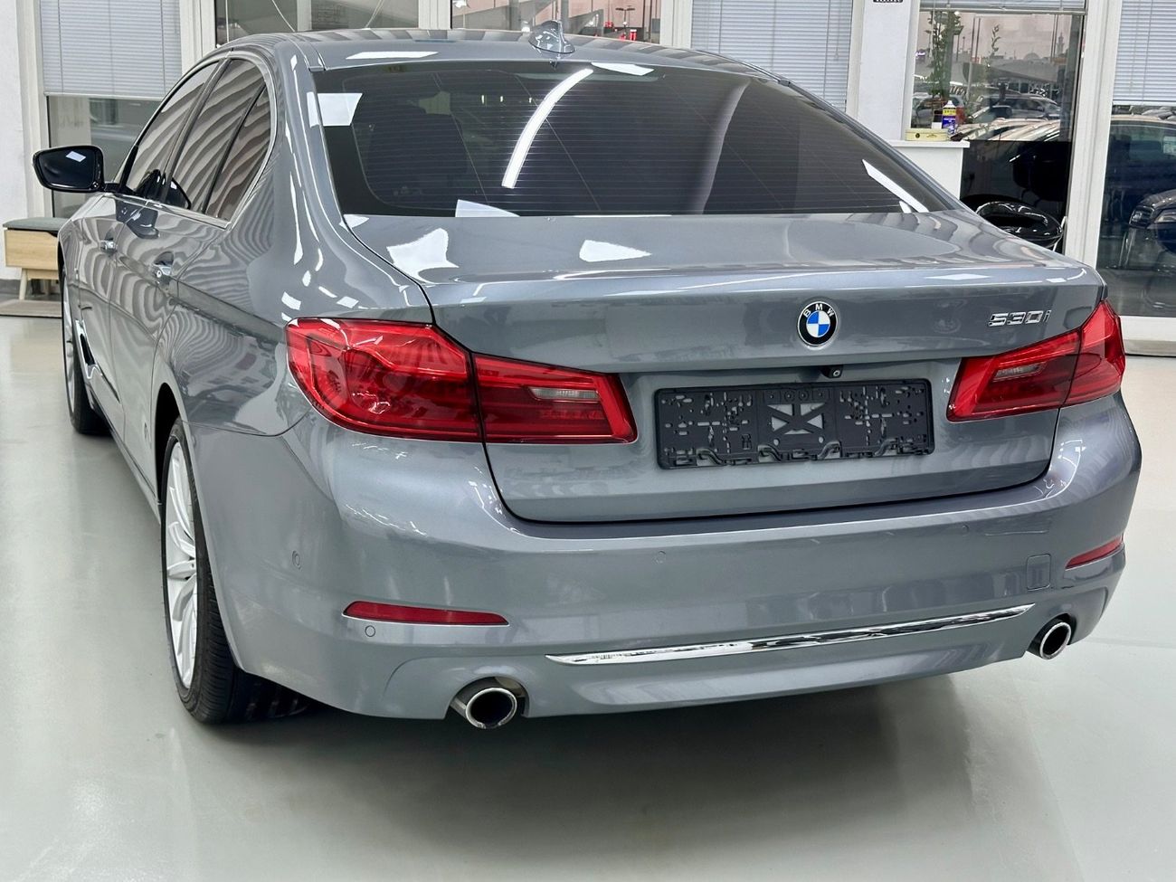 بي أم دبليو 530i Luxury 2.0L