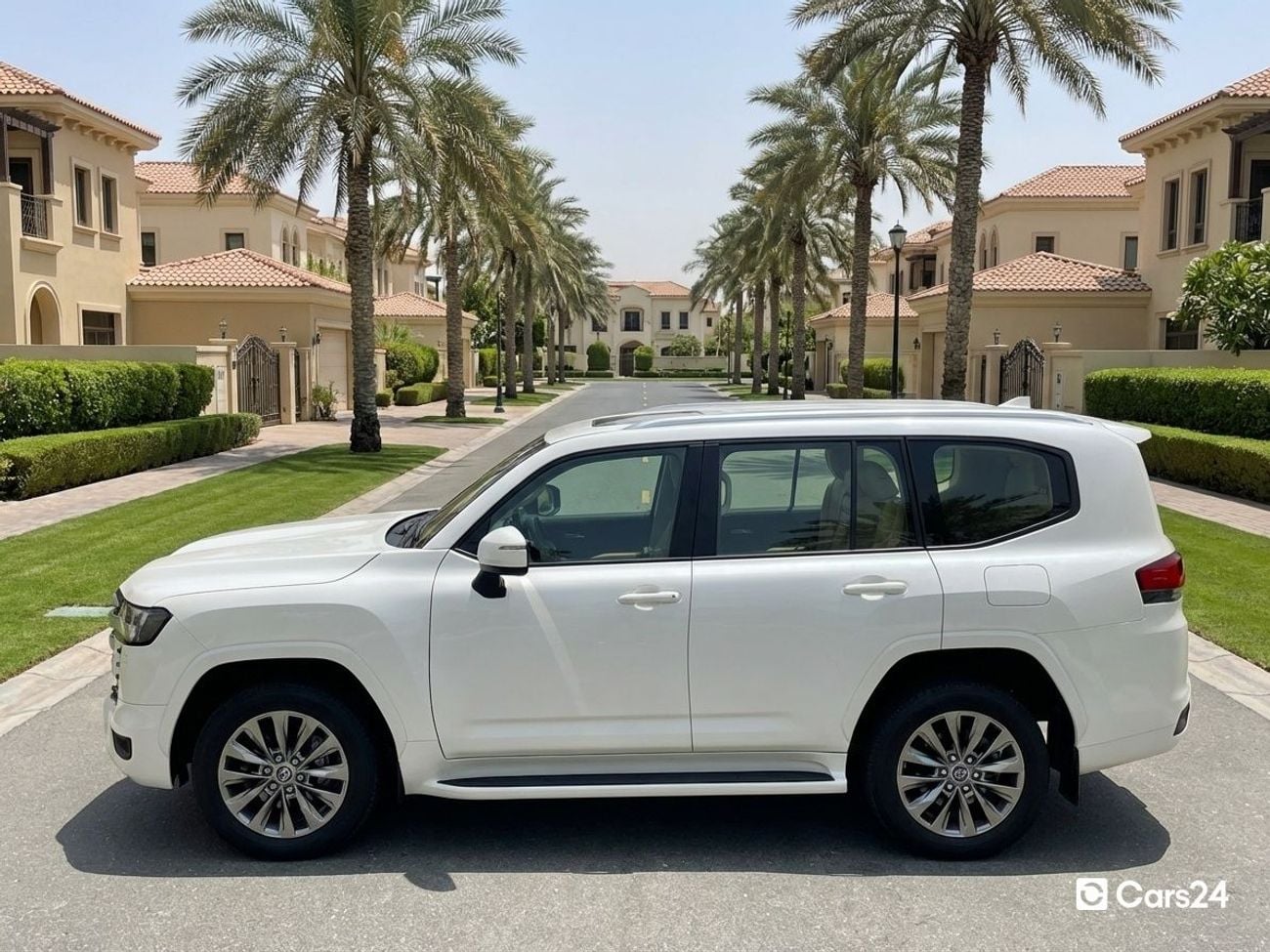 Toyota Land Cruiser 4L 2024 | 0 DP | 3348/Month | 30 Day Return | Service History