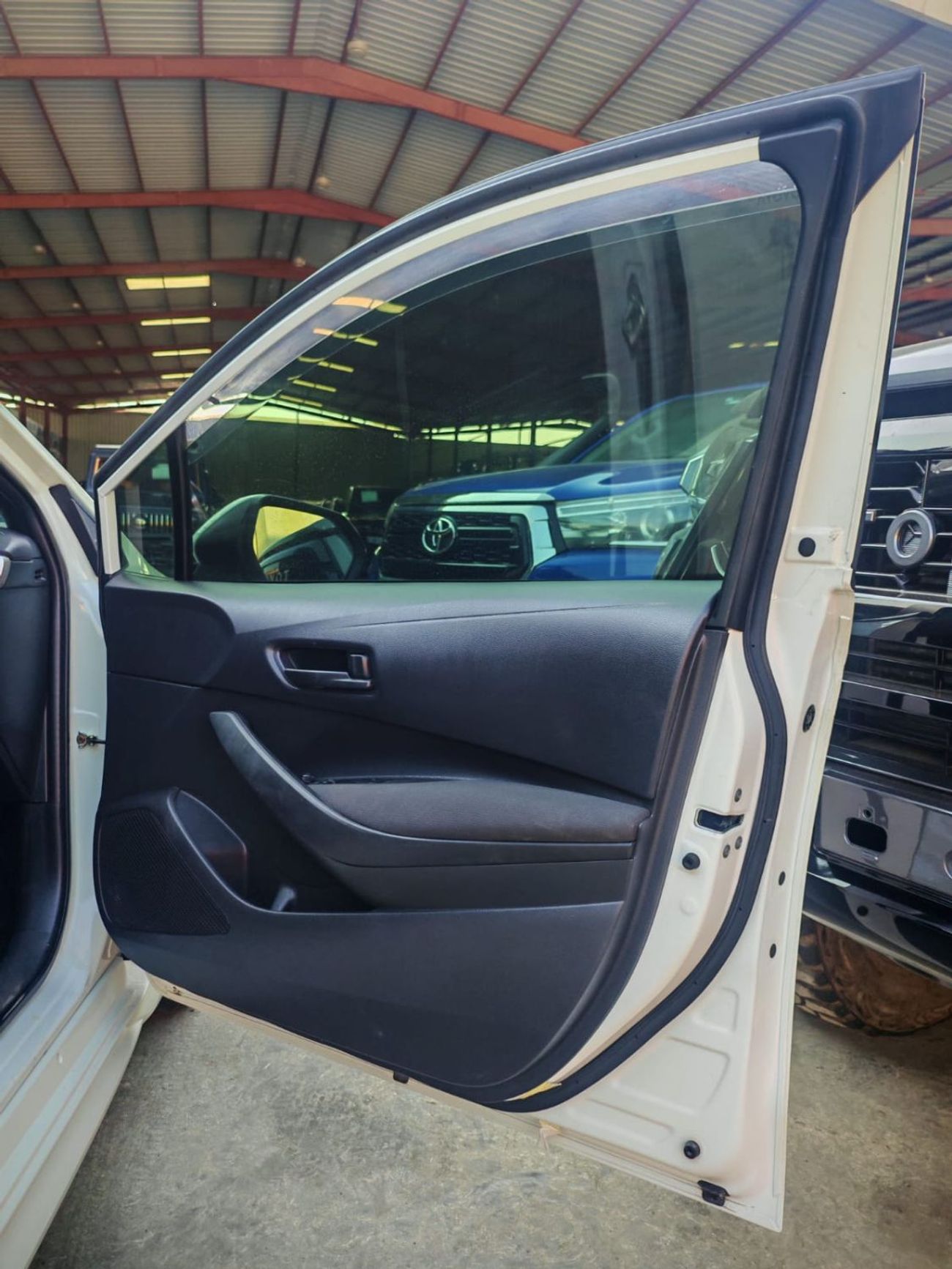 تويوتا كورولا HATCH BACK 2.0 PETROL