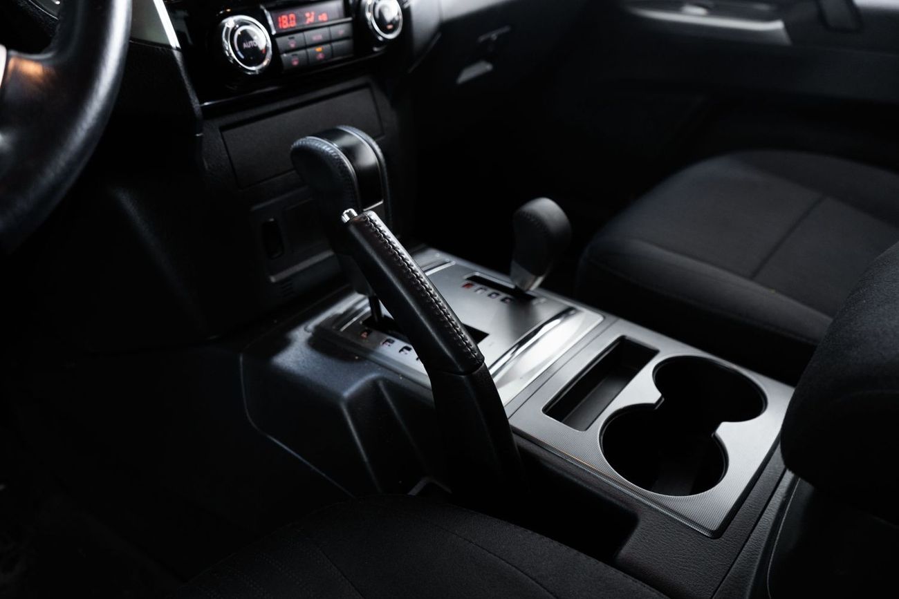 ميتسوبيشي باجيرو GLS 3.5L (186 HP) (5 Seater)