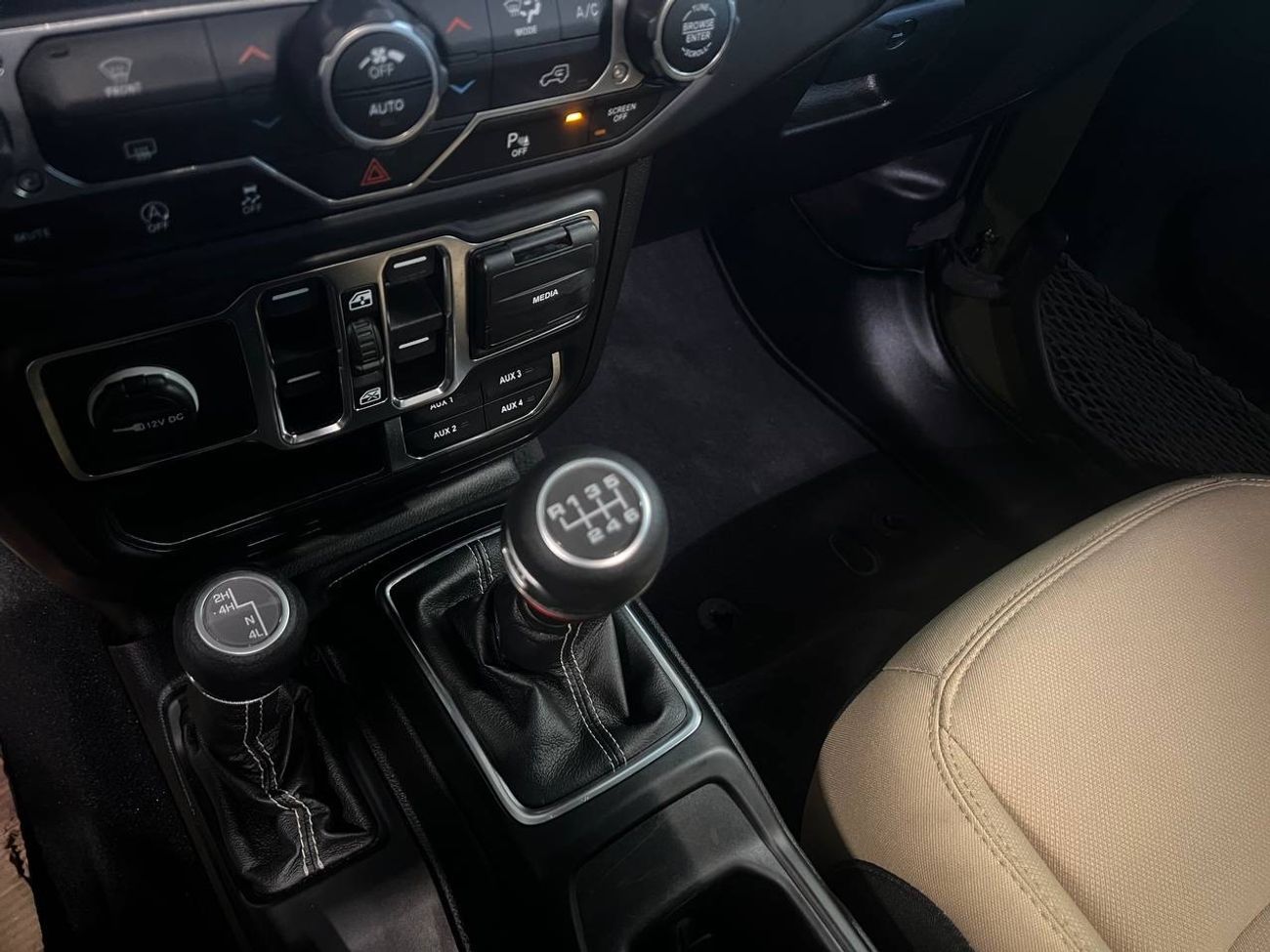 Jeep Wrangler Sahara Unlimited 3.6L M/T