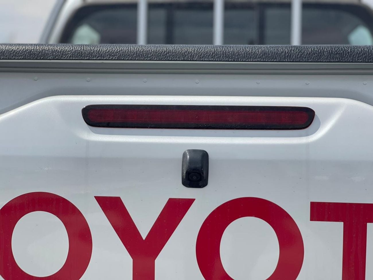 تويوتا هيلوكس GLXS SR5 2.7L 4X4