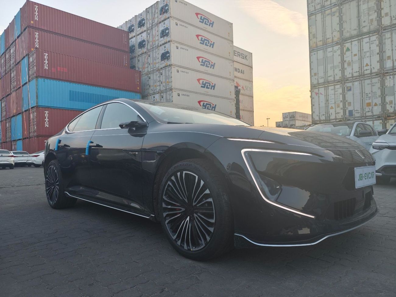 Avatr 12 Modified Max rear-wheel drive extended-range version