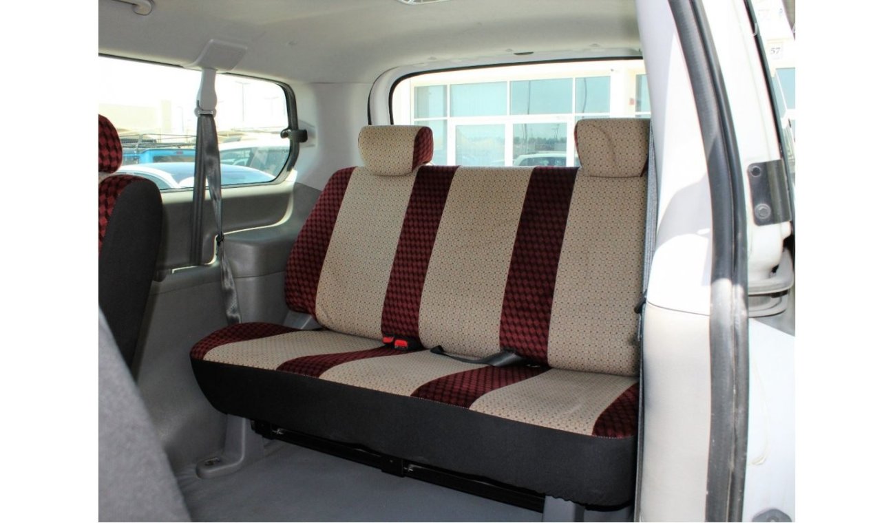 Hyundai H-1 ACCIDENTS FREE - ORIGINAL PAINT - GCC - CAR IS IN PERFECT CONDITION INSIDE OUT