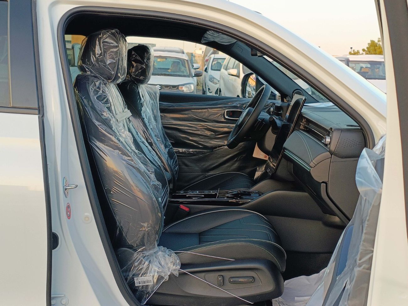 هوندا e:NP1 Elite Option / 510 KMS / 360 Cameras / Twin Panoramic Roof / Special Price for Export (CODE # ENP1F)